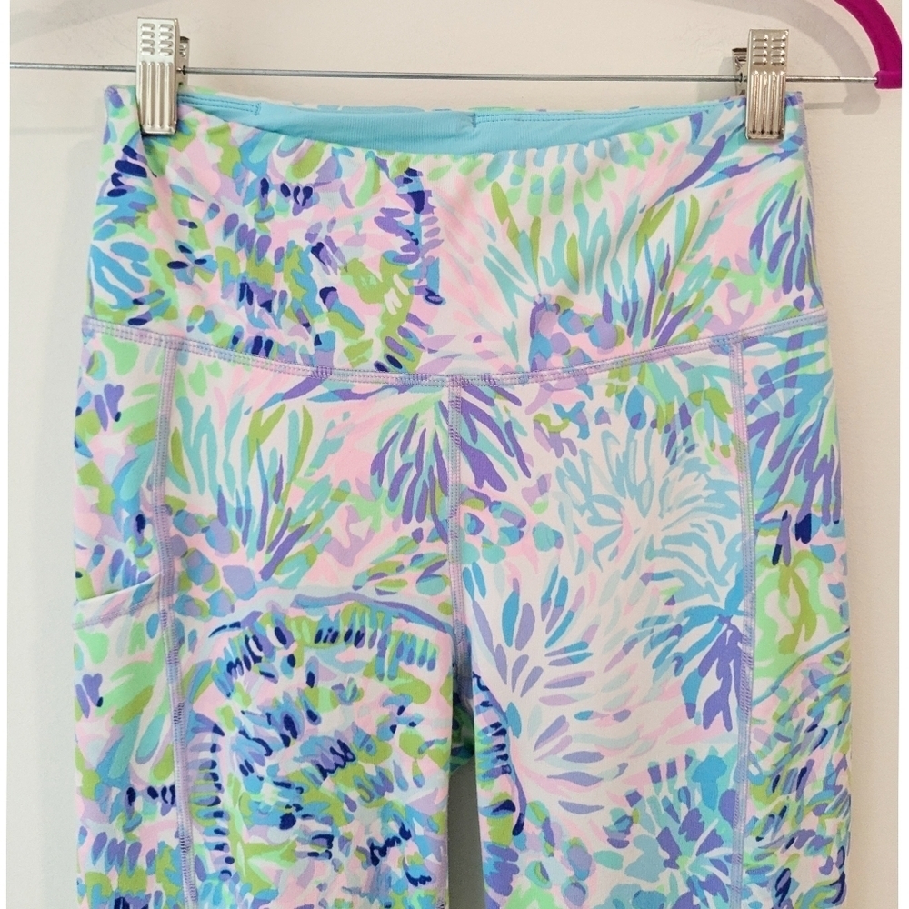 Lilly Pulitzer Luxletic Weekender High Rise Shell of a Party Cropped Pants - Picture 2 of 7